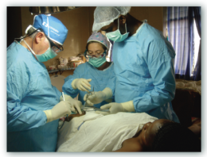 Enseñando a un cirujano de Eruwa